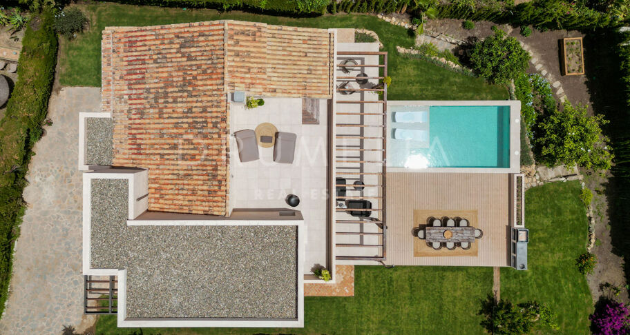 Moderne Villa im ruhigen mediterranen Stil mit Meerblick in Paraiso Alto, Benahavis