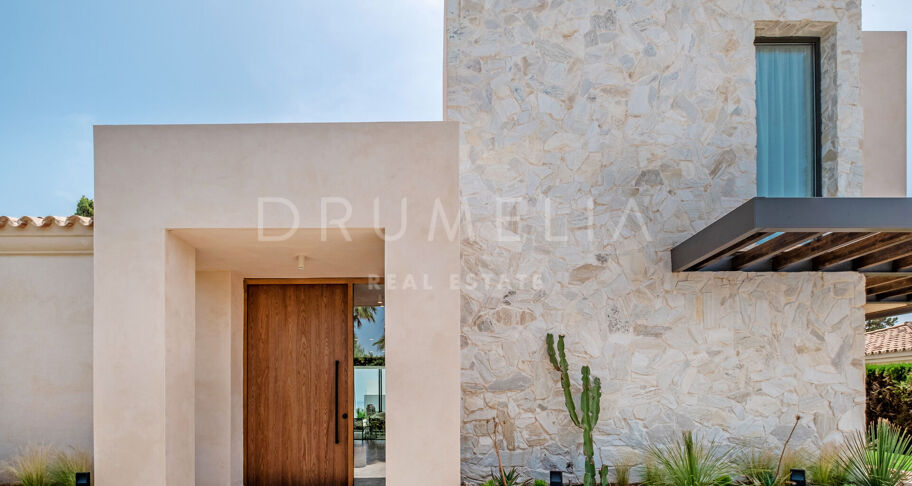 Moderne Villa im ruhigen mediterranen Stil mit Meerblick in Paraiso Alto, Benahavis