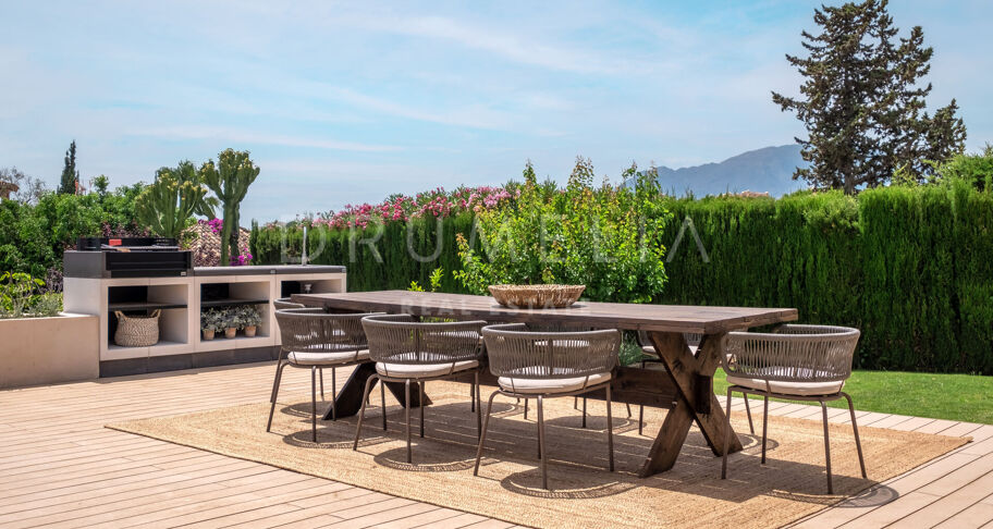 Moderne Villa im ruhigen mediterranen Stil mit Meerblick in Paraiso Alto, Benahavis