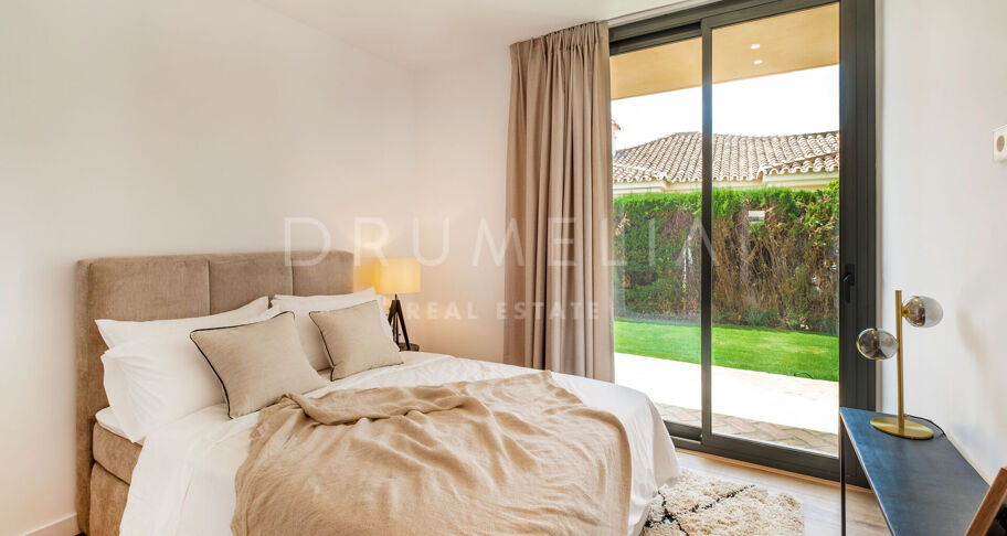 Moderne Villa im ruhigen mediterranen Stil mit Meerblick in Paraiso Alto, Benahavis