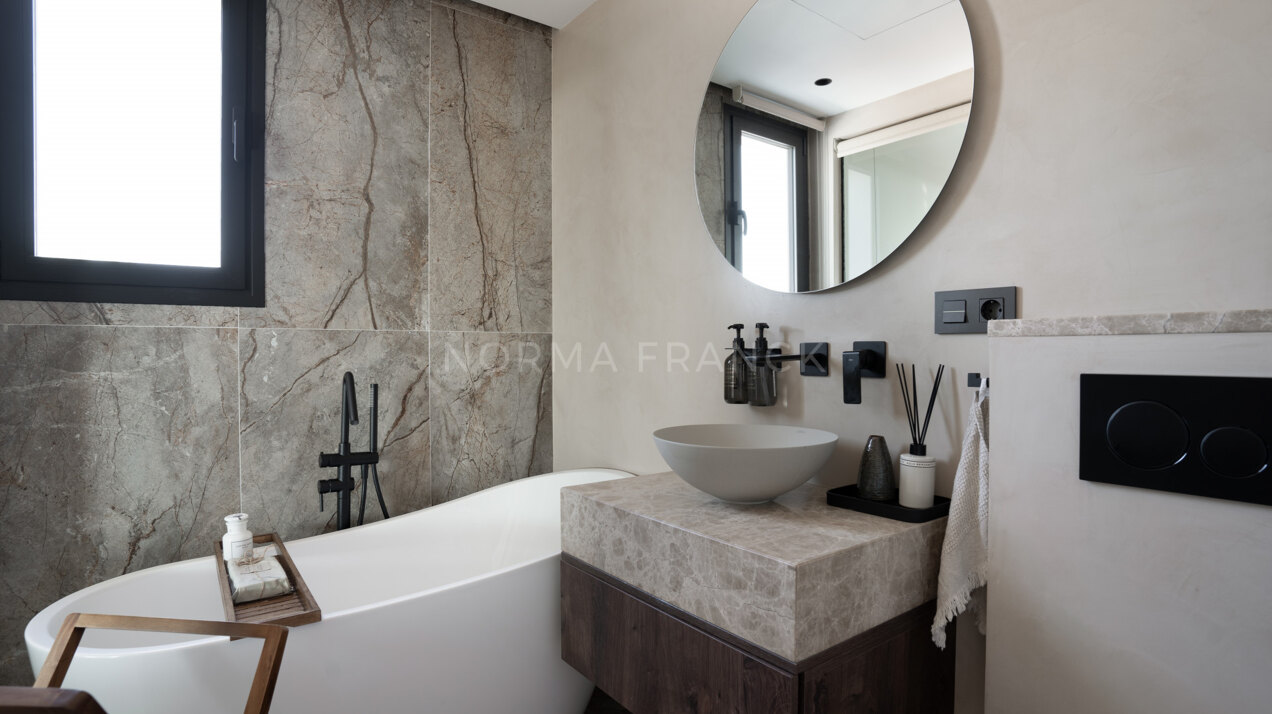 Villa Bellavue - Magnificent home with stunning views and walking distance to the beach and Puerto Banus