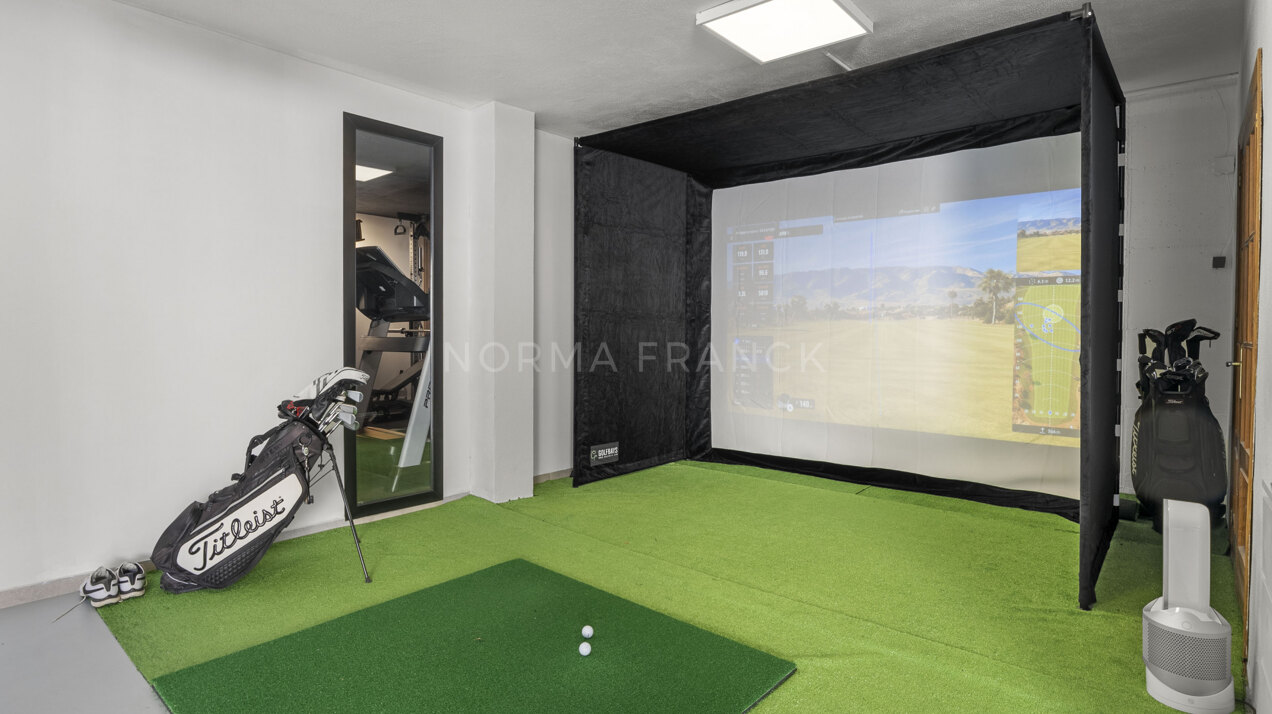 Villa Cisne - Elegant Newly Renovated Villa in Prime Nueva Andalucía