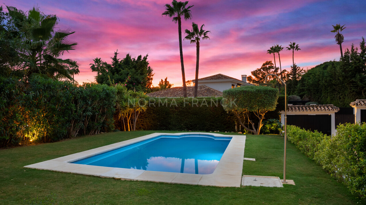 Villa Cisne - Elegant Newly Renovated Villa in Prime Nueva Andalucía