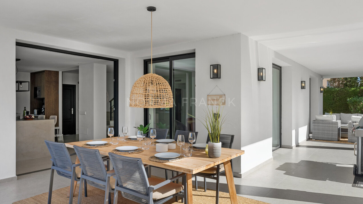 Villa Cisne - Elegant Newly Renovated Villa in Prime Nueva Andalucía