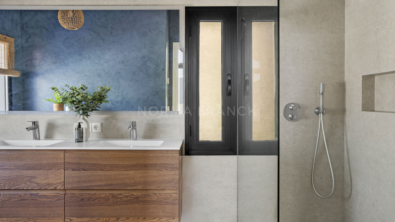 Villa Cisne - Elegant Newly Renovated Villa in Prime Nueva Andalucía