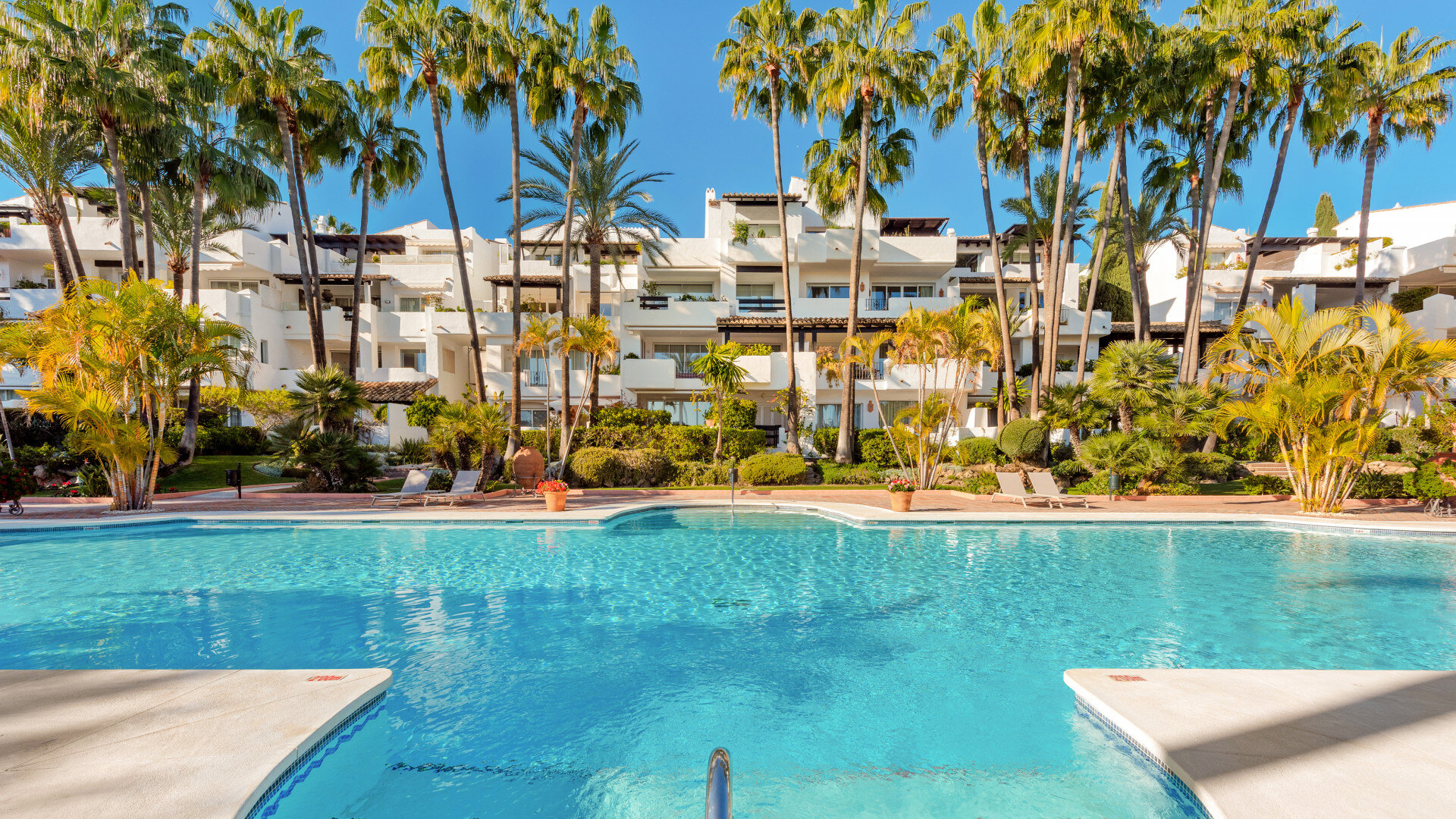 Exquisite modern apartment in Marina Puente Romano – A rare gem on Marbella’s Golden Mile