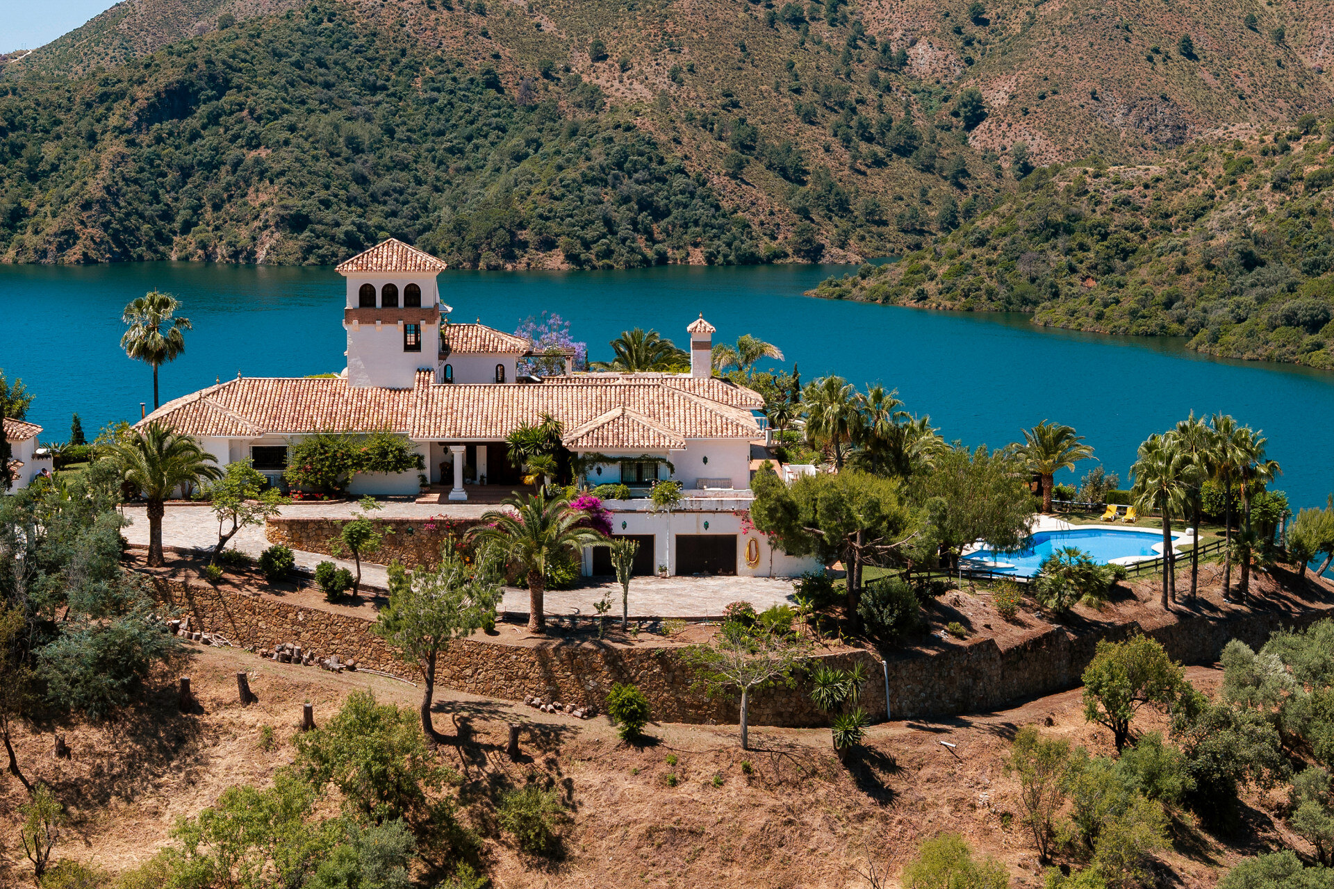 Finca Istan - Welcome to a One-of-a-Kind Andalusian Finca by the Lake in Istán.