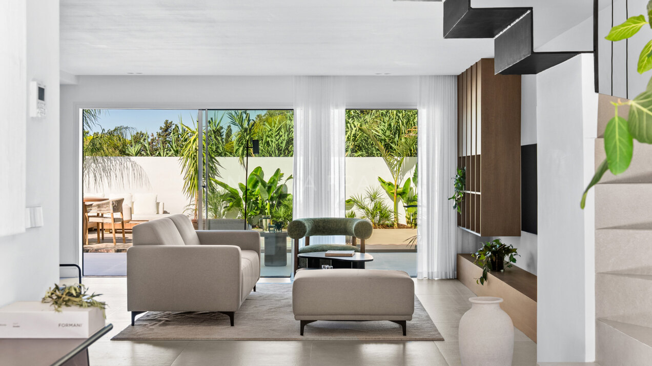 Casa Zia - Welcome to this charming home with private outdoor living space and pool with minimalist elegant design inspired by southern Italy.