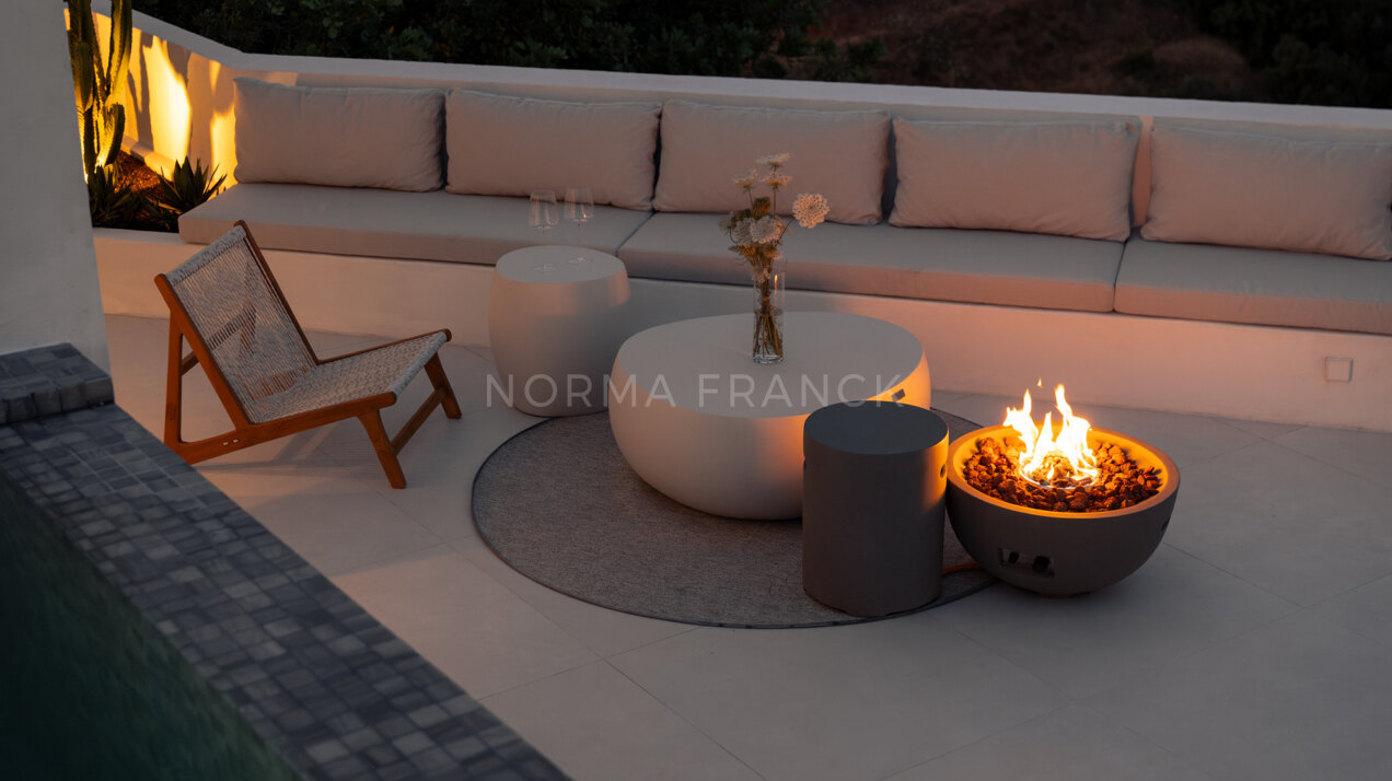 Oia Penthouse - Duplex penthouse with private pool, sea views, and prime Golden Mile location