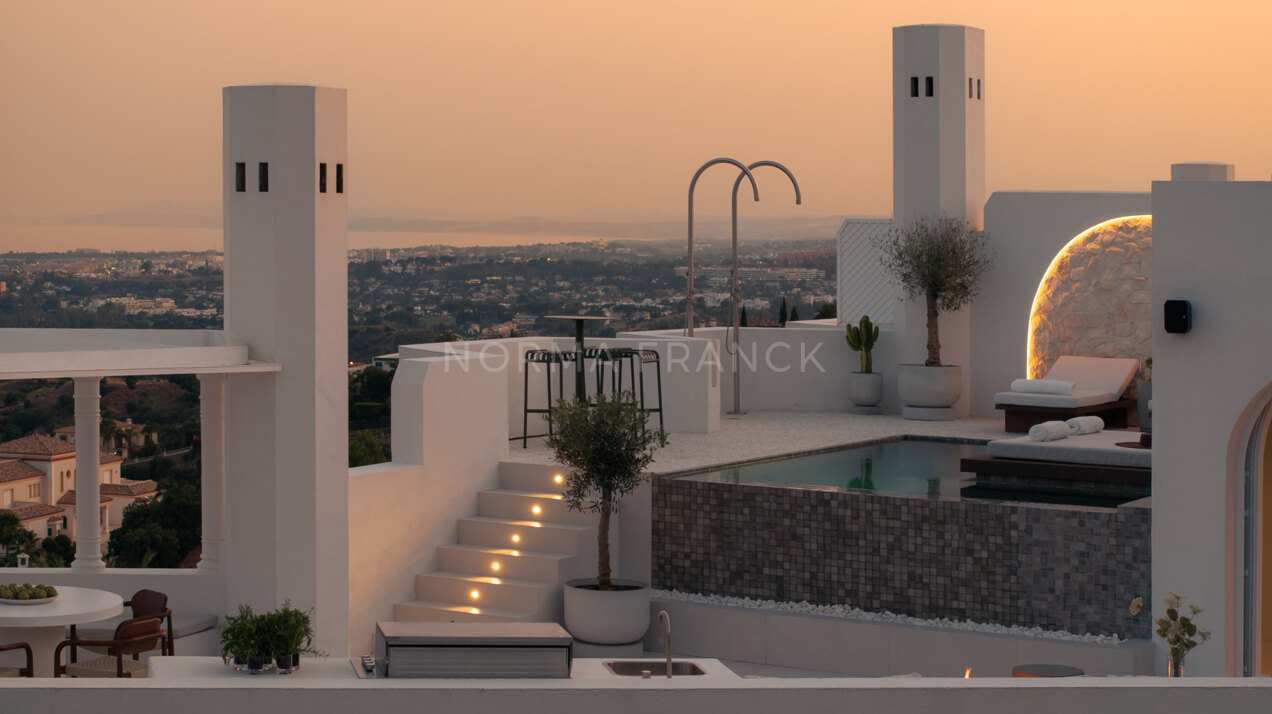 Oia Penthouse - Duplex penthouse with private pool, sea views, and prime Golden Mile location