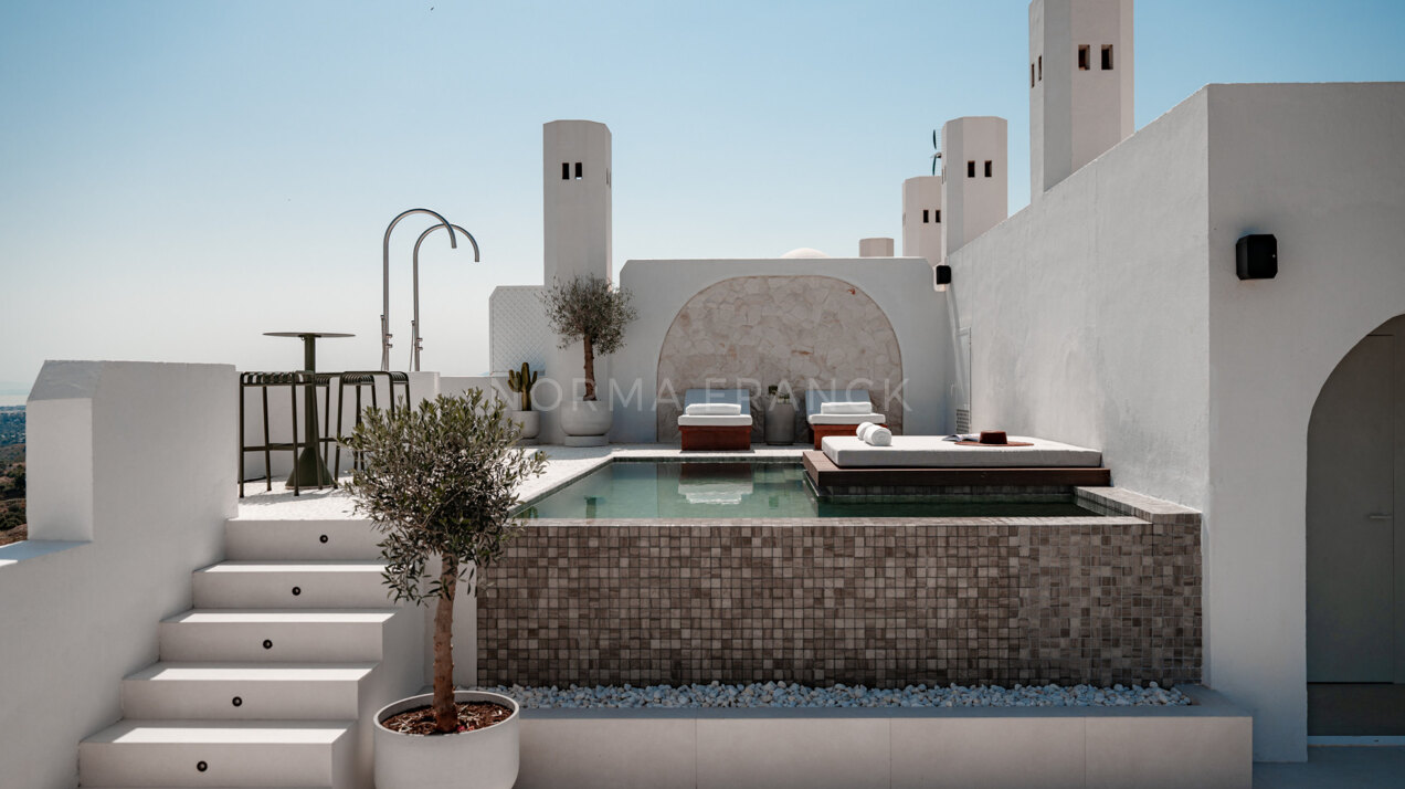 Oia Penthouse - Duplex penthouse with private pool, sea views, and prime Golden Mile location