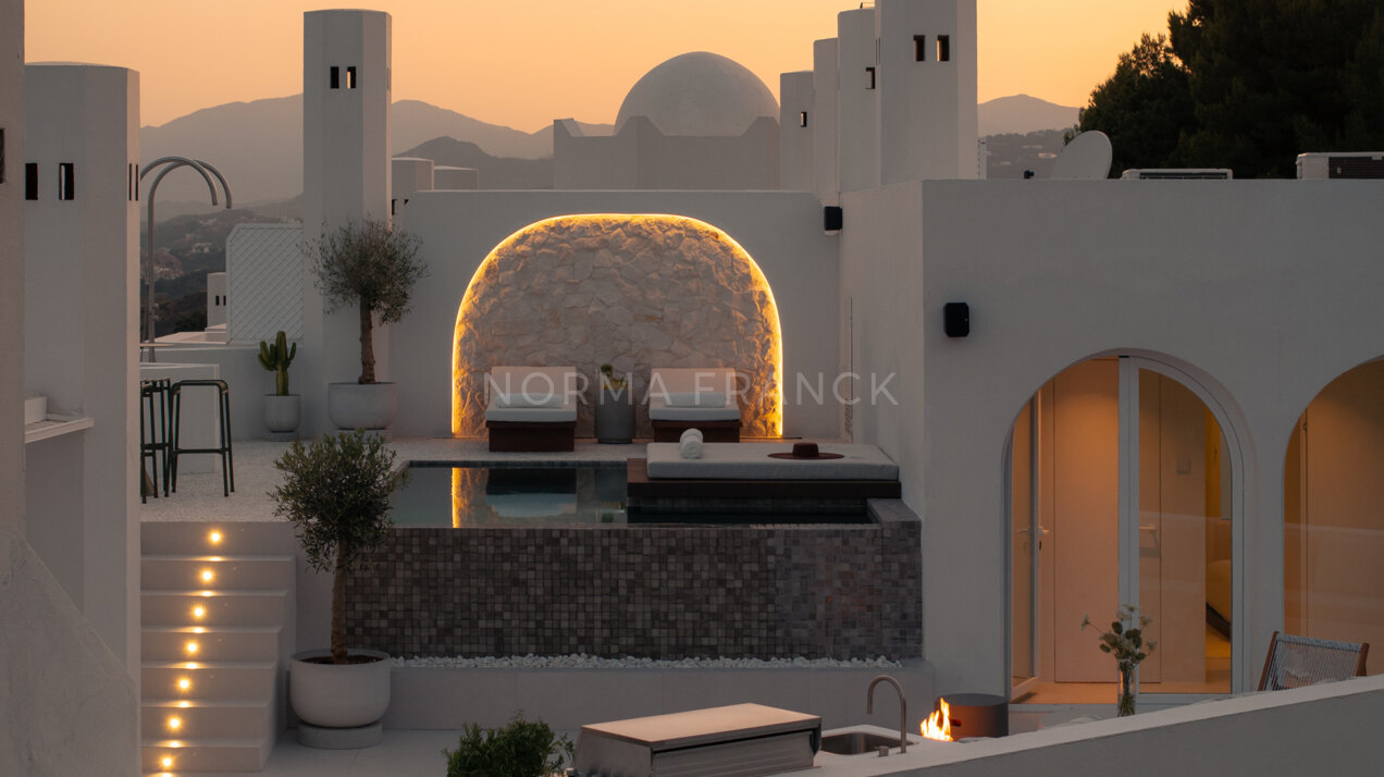 Oia Penthouse - Duplex penthouse with private pool, sea views, and prime Golden Mile location