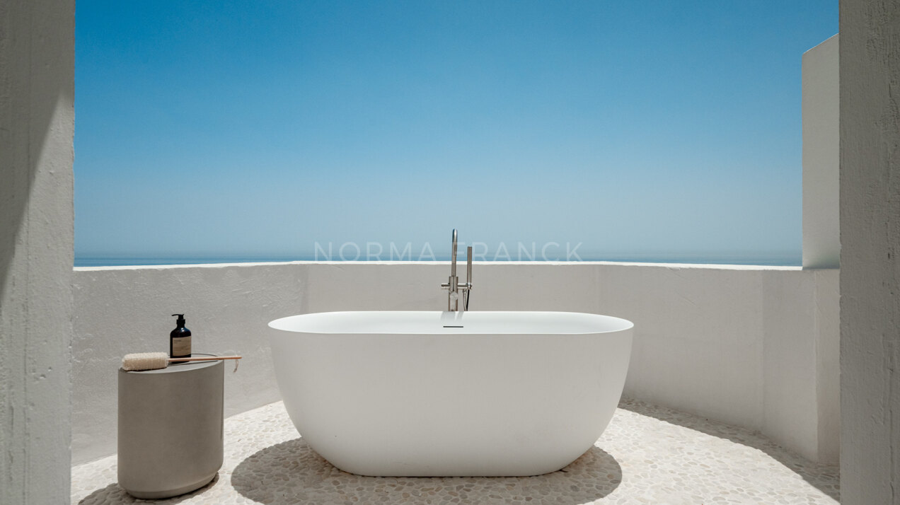 Oia Penthouse - Duplex penthouse with private pool, sea views, and prime Golden Mile location