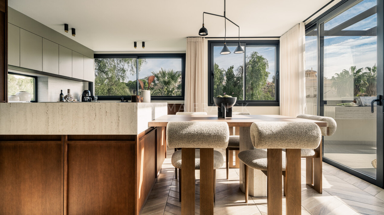 Villa Tira - Stunning renovated villa nestled in a prestigious gated community in the heart of Nueva Andalucía