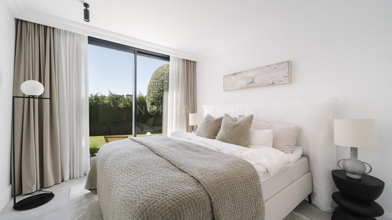 Villa Vera - 5-Bedroom Villa in Nueva Andalucía with Golf Views and Family-Friendly Design