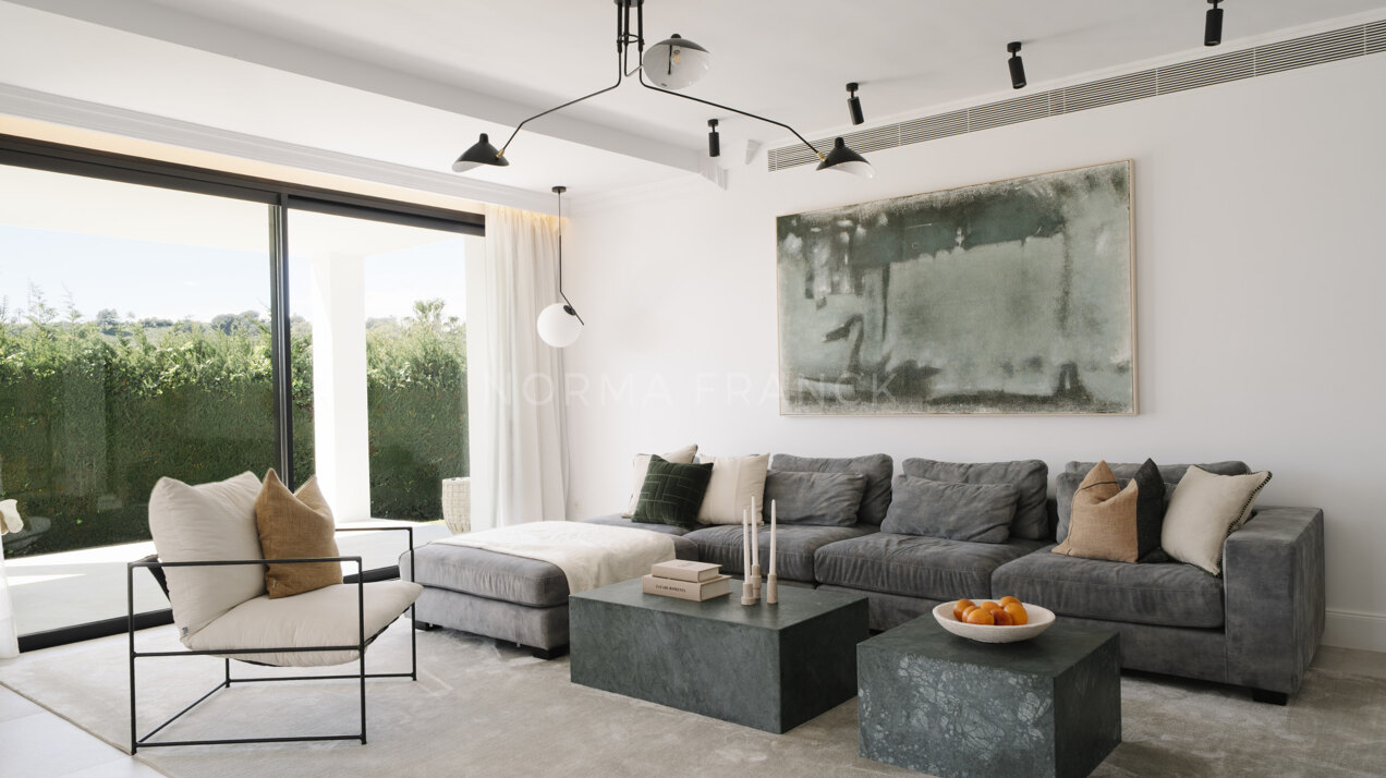 Villa Vera - 5-Bedroom Villa in Nueva Andalucía with Golf Views and Family-Friendly Design