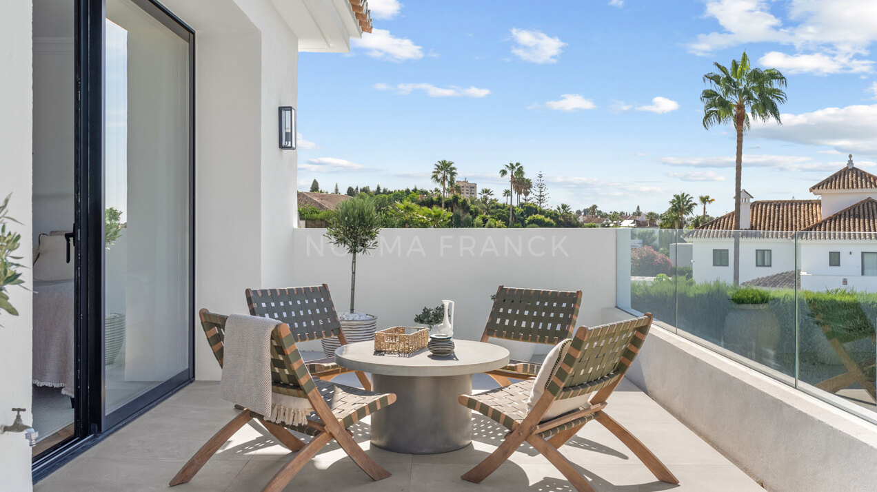 Villa Vera - 5-Bedroom Villa in Nueva Andalucía with Golf Views and Family-Friendly Design