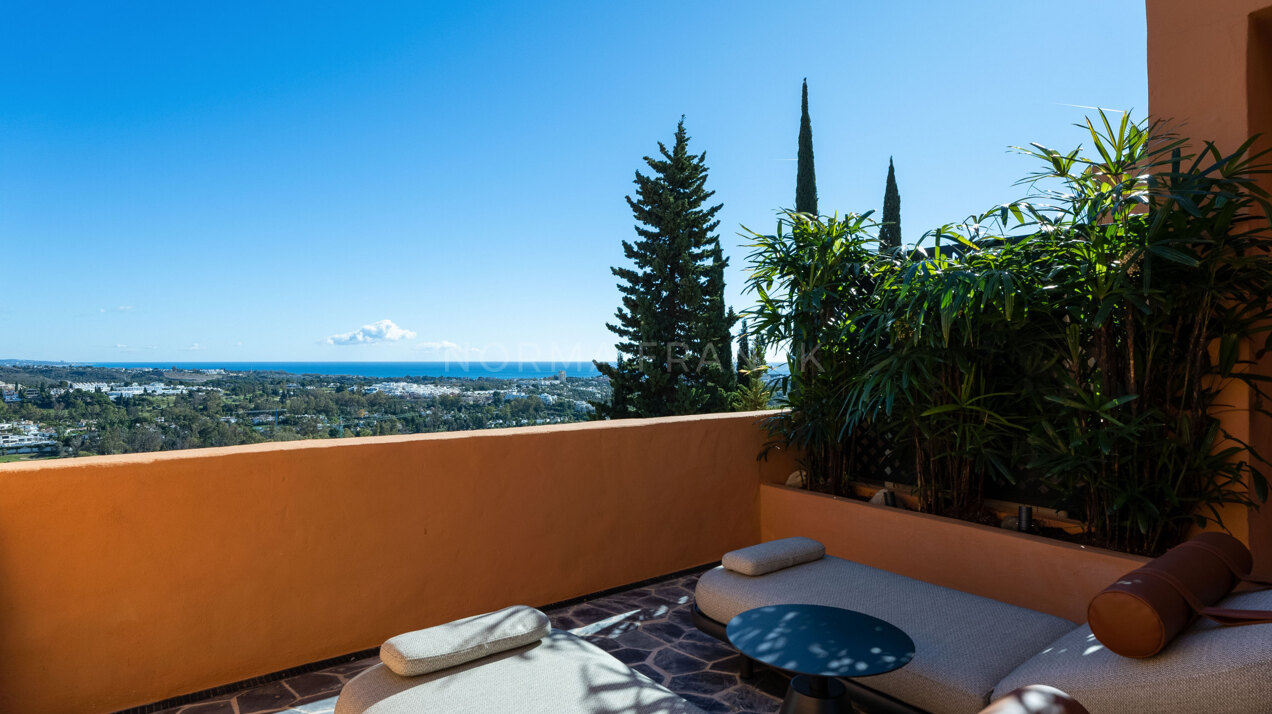 La Cerquilla Penthouse - a spectacular, fully renovated duplex penthouse offering luxury living in one of Nueva Andalucía’s most prestigious gated communities.
