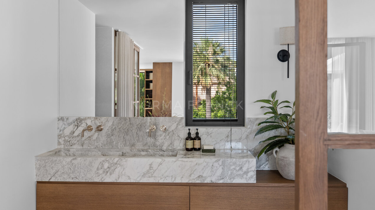 Villa Siena - Architectural masterpiece situated directly on the prestigious Las Brisas golf course