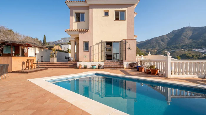 Villa for sale in Torreblanca, Fuengirola