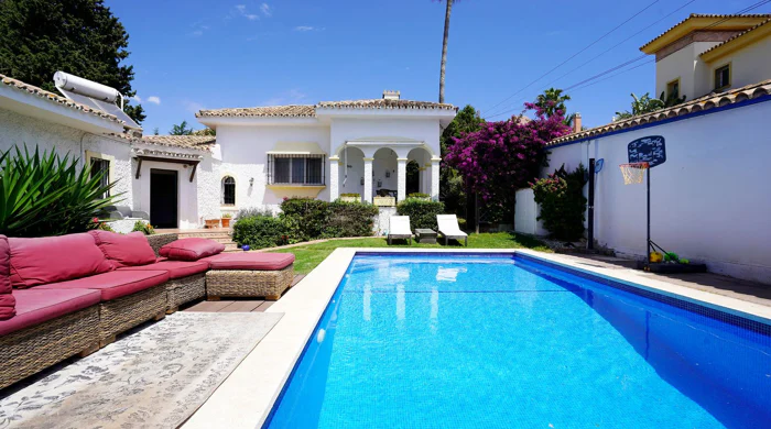 Villa for sale in Sierrezuela, Mijas Costa
