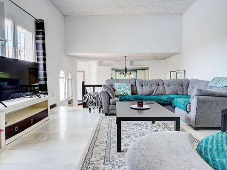 Villa for sale in Sierrezuela, Mijas Costa