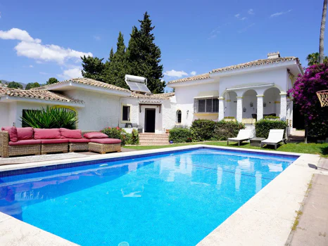 Villa for sale in Sierrezuela, Mijas Costa