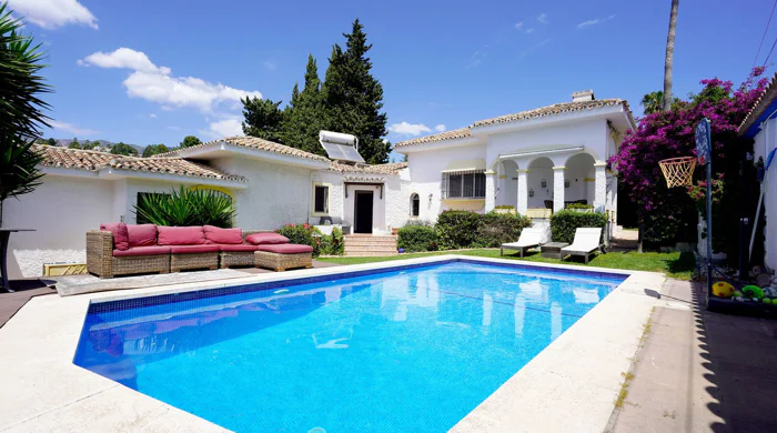 Villa for sale in Sierrezuela, Mijas Costa
