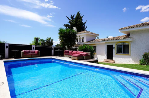 Villa for sale in Sierrezuela, Mijas Costa
