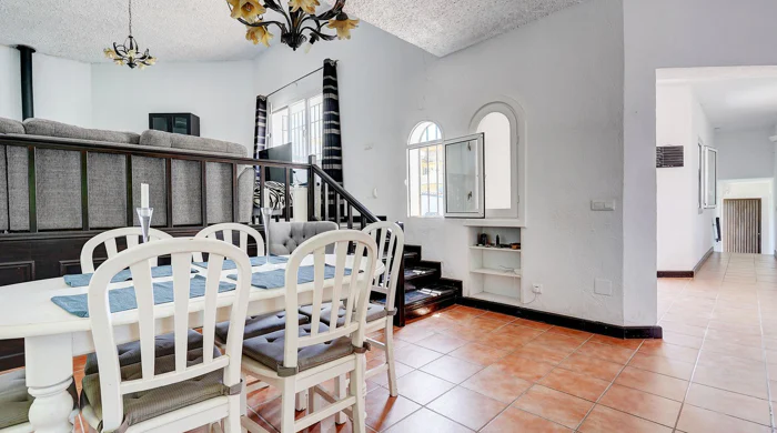 Villa for sale in Sierrezuela, Mijas Costa