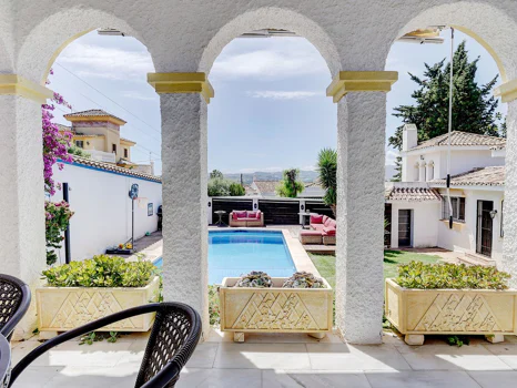 Villa for sale in Sierrezuela, Mijas Costa