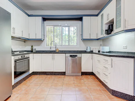 Villa for sale in Sierrezuela, Mijas Costa