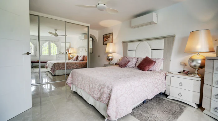 Villa for sale in Mijas