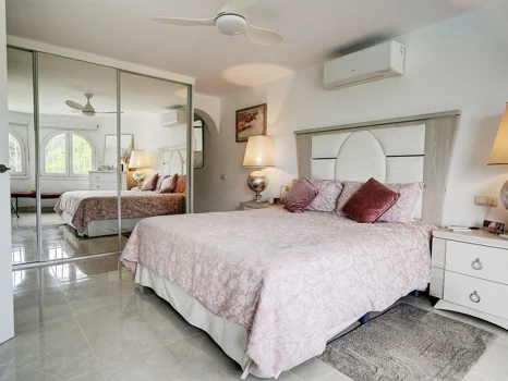 Villa for sale in Mijas
