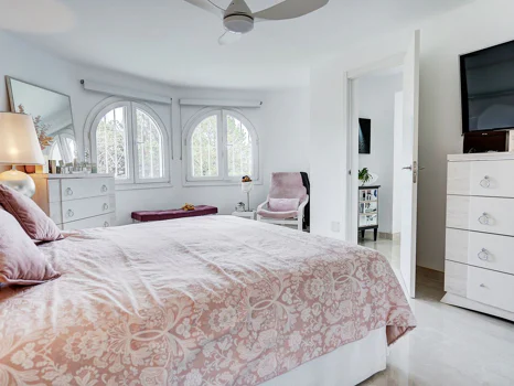 Villa for sale in Mijas