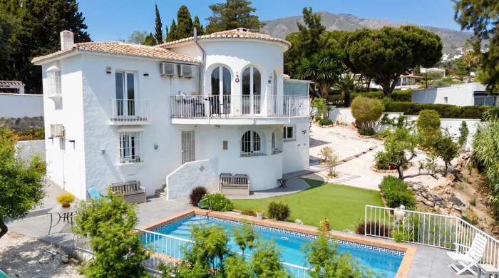 Villa for sale in Mijas