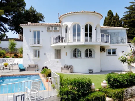 Villa for sale in Mijas