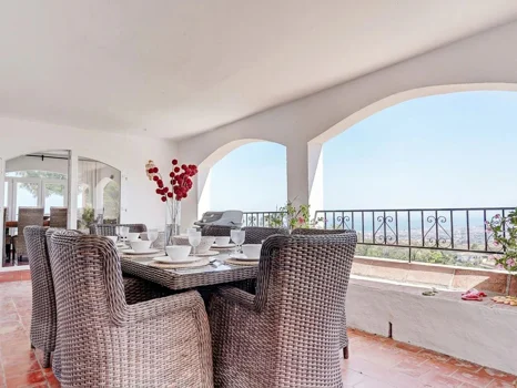 Villa for sale in Mijas