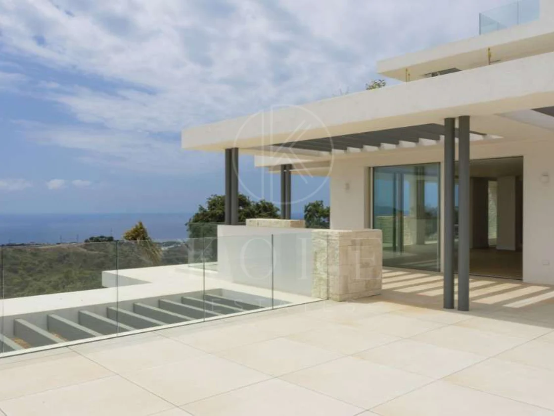 Development in La Mairena, Marbella Est