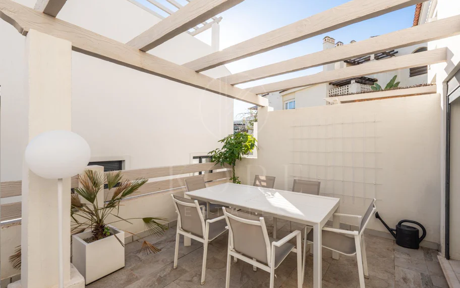Wonderful three-bedroom townhouse located in the gated community of Agra Residencial, Estepona