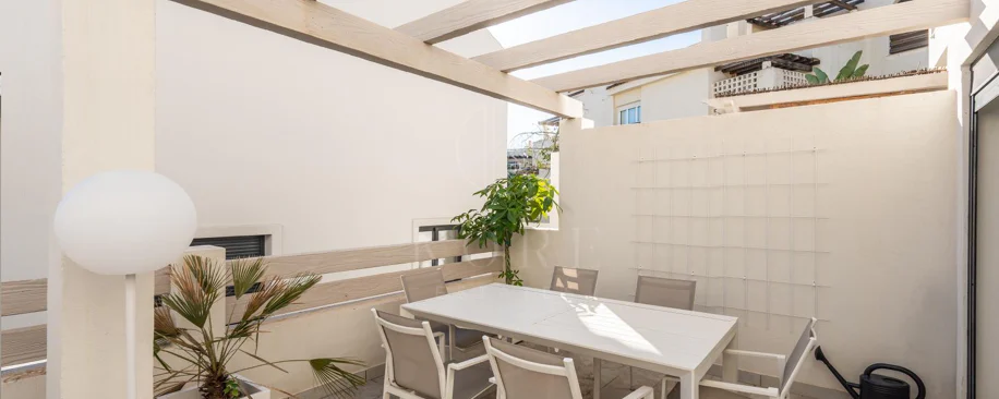 Wonderful three-bedroom townhouse located in the gated community of Agra Residencial, Estepona