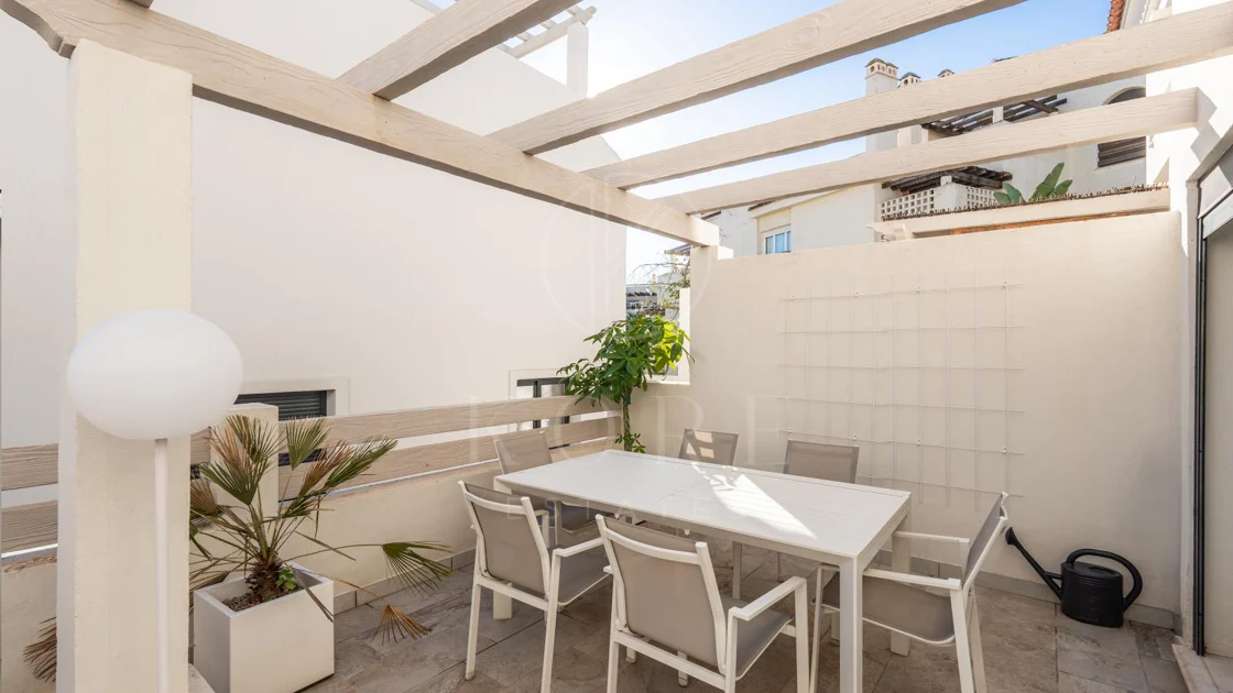 Wonderful three-bedroom townhouse located in the gated community of Agra Residencial, Estepona