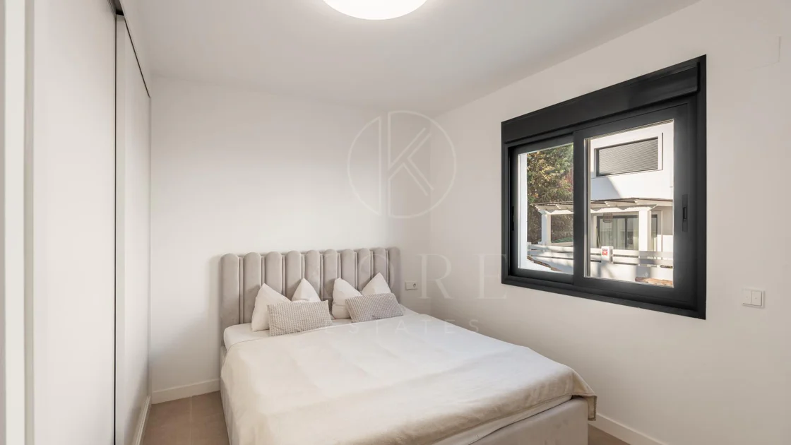 Wonderful three-bedroom townhouse located in the gated community of Agra Residencial, Estepona