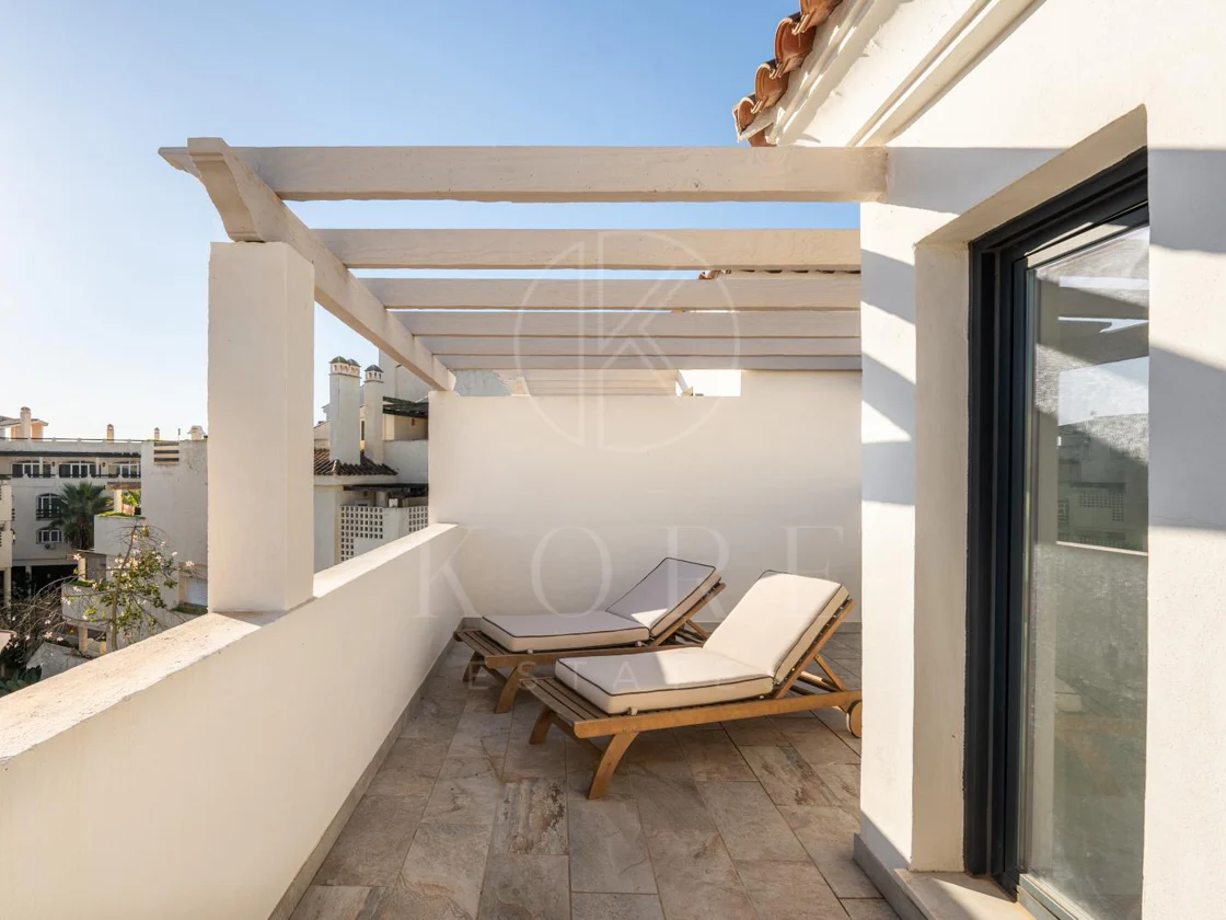 Wonderful three-bedroom townhouse located in the gated community of Agra Residencial, Estepona