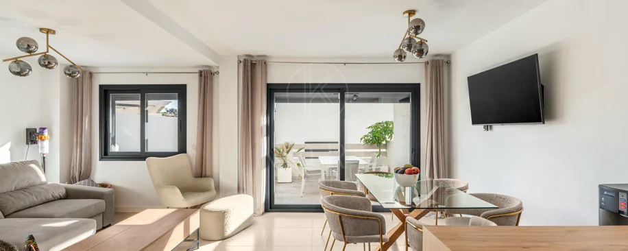 Wonderful three-bedroom townhouse located in the gated community of Agra Residencial, Estepona