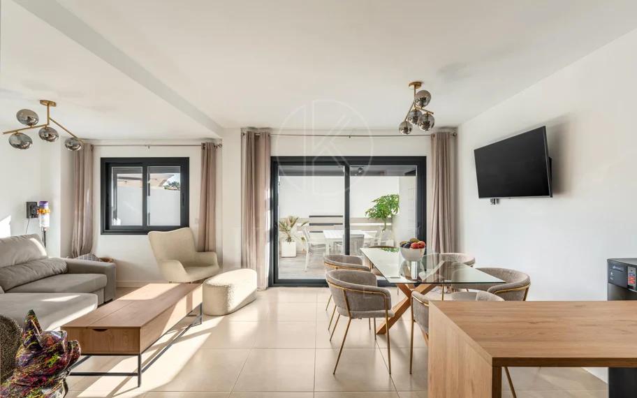 Wonderful three-bedroom townhouse located in the gated community of Agra Residencial, Estepona