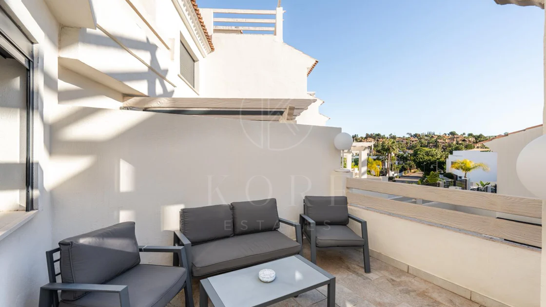 Wonderful three-bedroom townhouse located in the gated community of Agra Residencial, Estepona