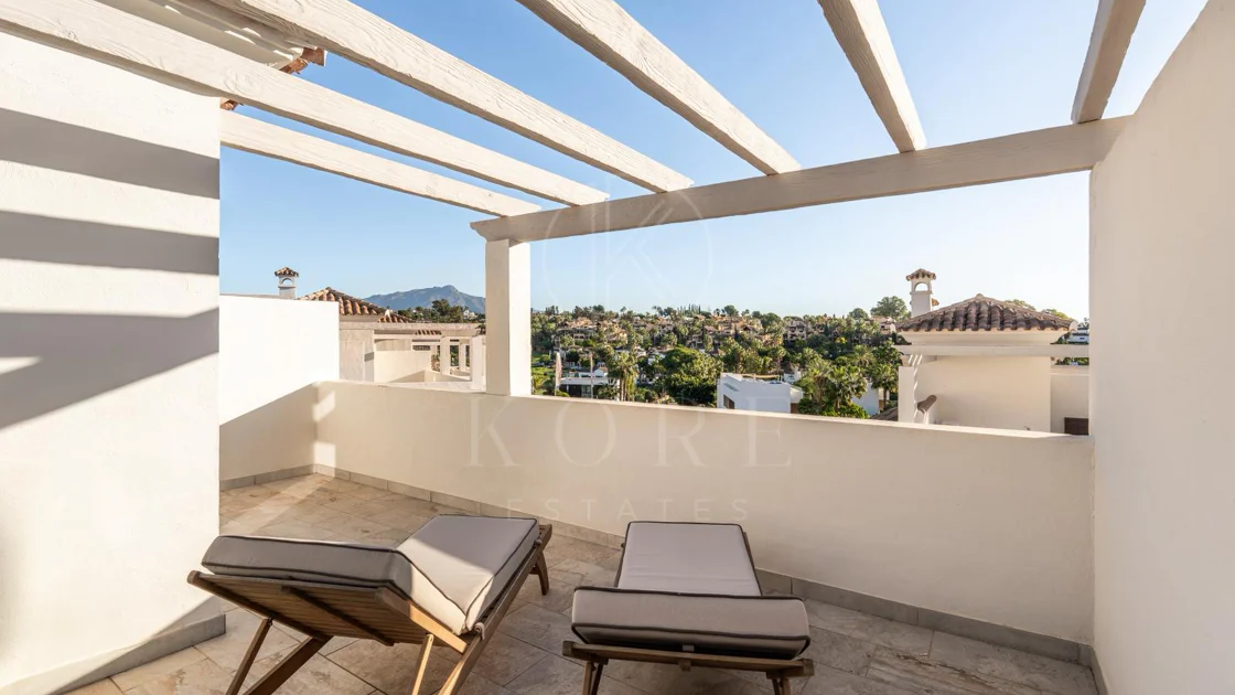 Wonderful three-bedroom townhouse located in the gated community of Agra Residencial, Estepona