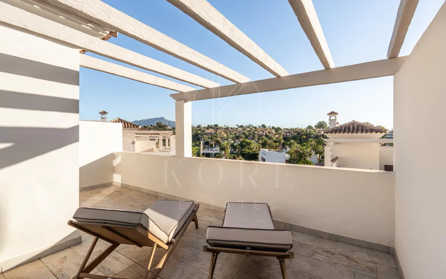 Wonderful three-bedroom townhouse located in the gated community of Agra Residencial, Estepona
