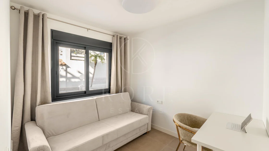Wonderful three-bedroom townhouse located in the gated community of Agra Residencial, Estepona